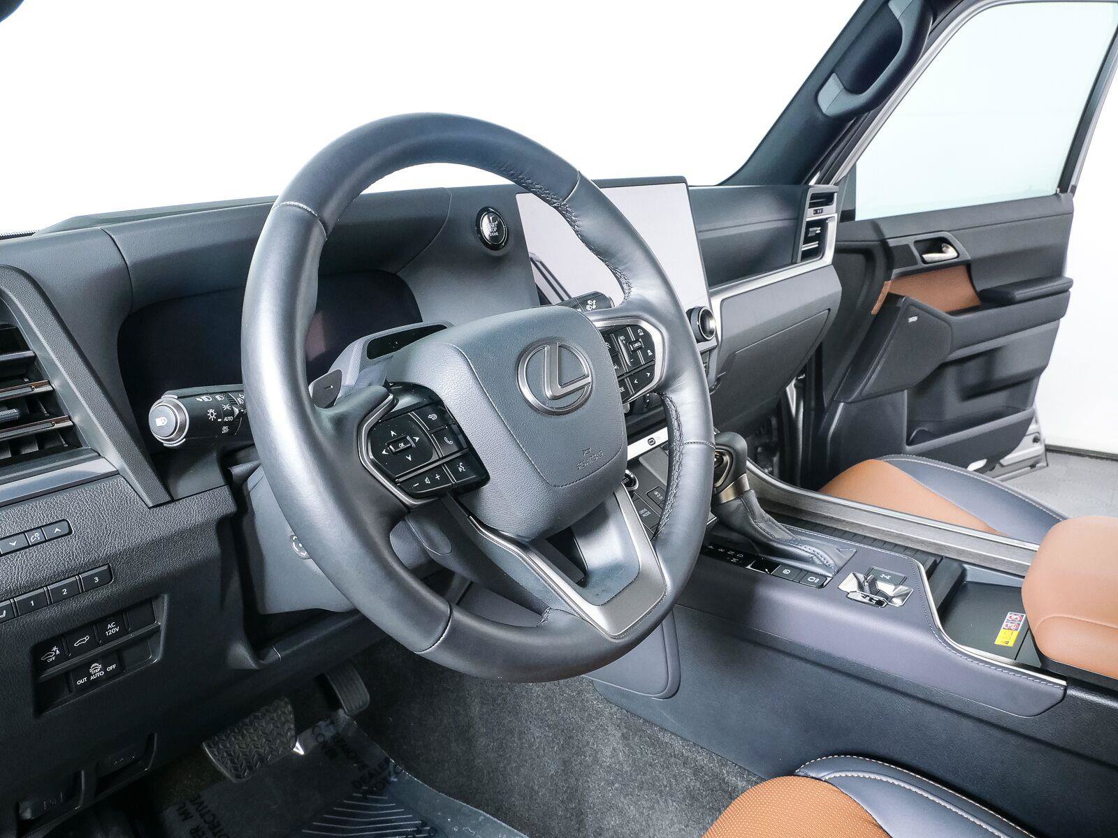 Used 2025 Lexus GX 550 w/ Accessory Package (Z1) AWD/4WD image 4