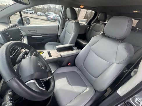 Used 2024 Toyota Sienna XLE image 13