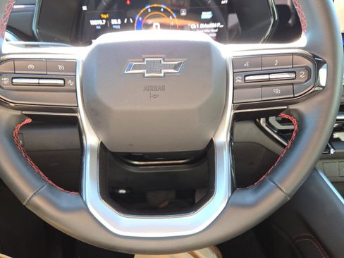 Used 2024 Chevrolet Colorado Z71 AWD/4WD image 25