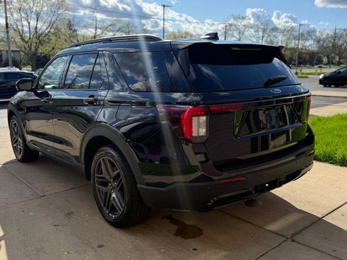 Used 2025 Ford Explorer ST-Line w/ ST-Line Street Pack image 5