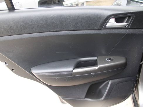 Used 2018 Kia Sportage LX AWD/4WD image 15