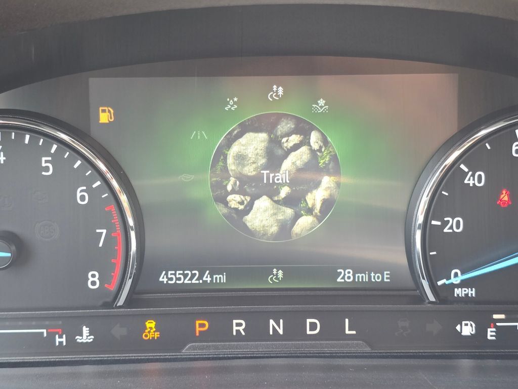 Used 2023 Ford Explorer XLT AWD/4WD image 10