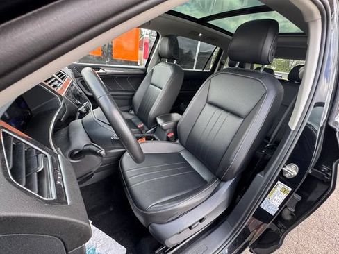 Used 2022 Volkswagen Tiguan SE AWD/4WD image 9