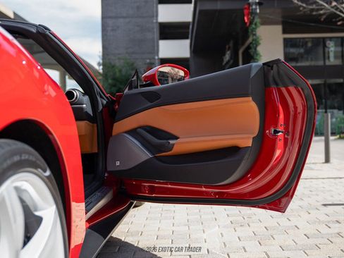 Used 2019 Ferrari Portofino image 34