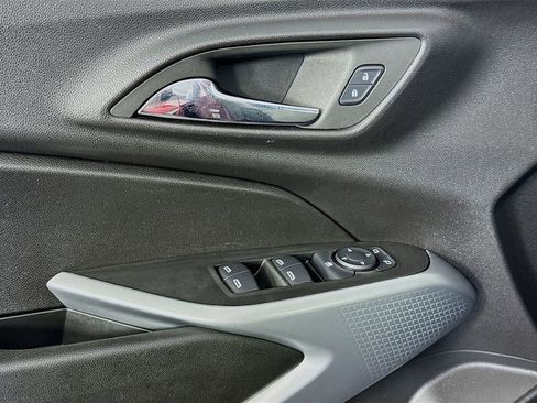 Used 2025 Chevrolet Trax LS image 19