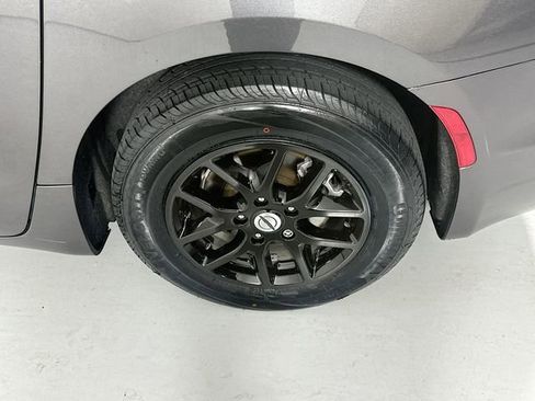 Used 2023 Chrysler Pacifica Touring-L FWD image 30