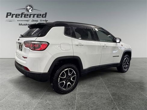 New 2026 Jeep Compass Trailhawk image 17