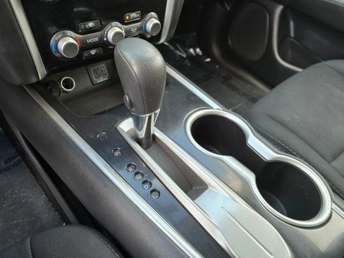 Used 2019 Nissan Pathfinder S image 32