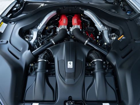 Used 2019 Ferrari Portofino image 11