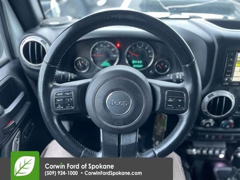 Used 2015 Jeep Wrangler Unlimited Rubicon w/ Connectivity Group image 27