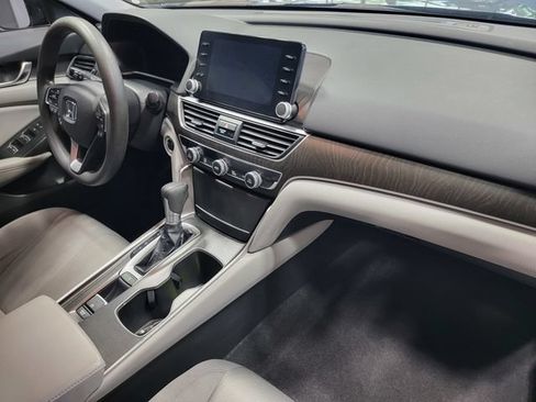 Used 2018 Honda Accord EX image 17