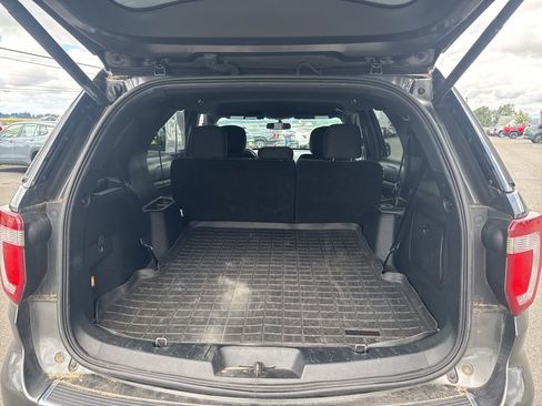 Used 2018 Ford Explorer XLT w/ Equipment Group 201A FWD image 18