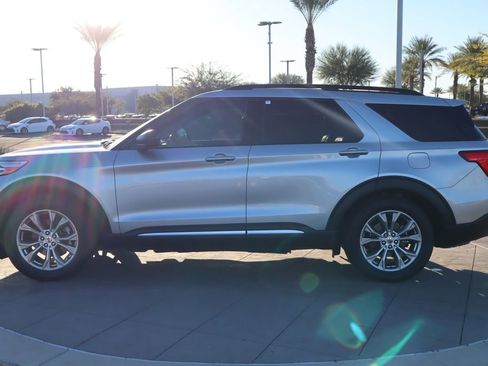 Used 2022 Ford Explorer XLT w/ Equipment Group 202A image 8