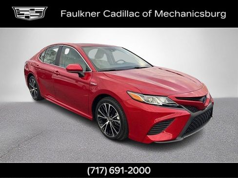 Used 2020 Toyota Camry SE image 2