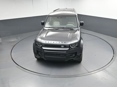 Used 2023 Land Rover Defender 110 X-Dynamic SE image 32