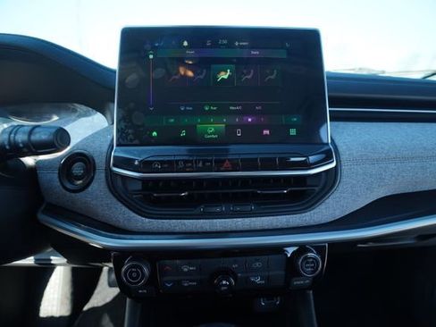 Used 2022 Jeep Compass Latitude image 28