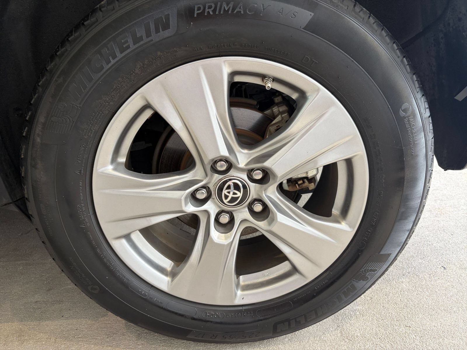 Used 2024 Toyota RAV4 LE AWD/4WD image 29