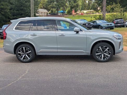 Used 2026 Volvo XC90 B5 Core AWD/4WD image 3