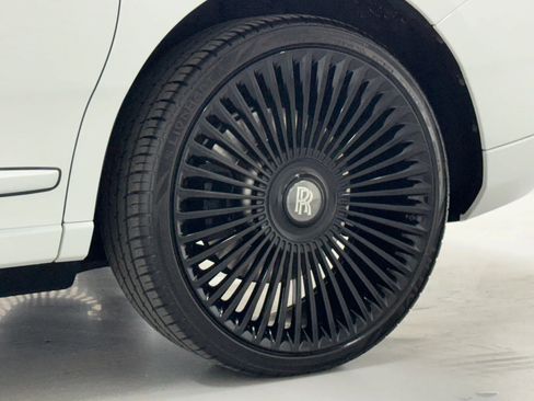 Used 2020 Rolls-Royce Cullinan image 39