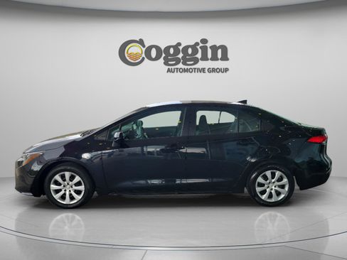 Used 2024 Toyota Corolla LE image 3