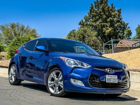 Used 2017 Hyundai Veloster Value Edition FWD image 14
