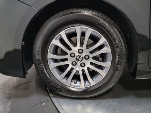 Used 2020 Toyota Sienna XLE FWD image 18