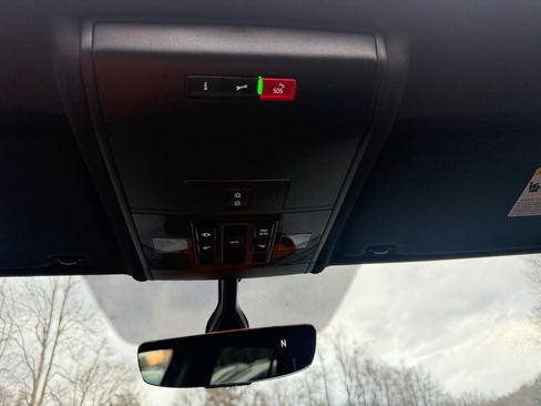 Used 2021 Volkswagen Atlas Cross Sport SE w/ Panoramic Sunroof Package image 18