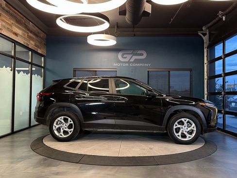 Used 2025 Chevrolet Trax LS w/ LS Convenience Package image 2