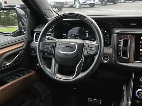 Used 2023 GMC Yukon Denali Ultimate AWD/4WD image 18