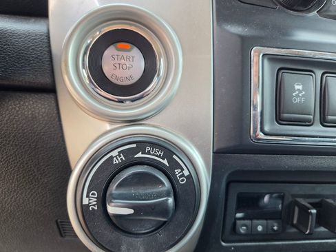 Used 2017 Nissan Titan PRO-4X w/ Pro-4x Convenience Package AWD/4WD image 19