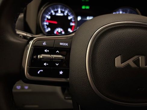 Certified 2024 Kia Carnival EX image 16