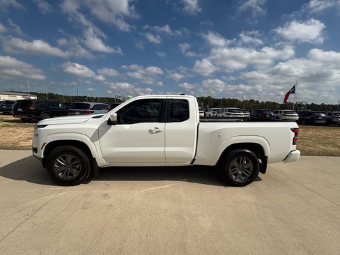 Used 2025 Nissan Frontier SV w/ SV Convenience Package image 5