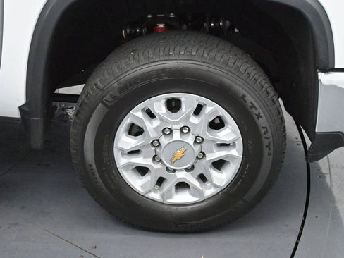 Used 2025 Chevrolet Silverado 2500 LT AWD/4WD image 35