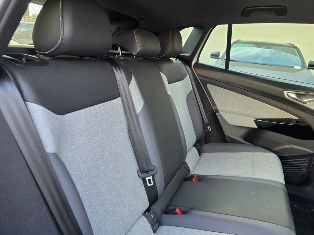 Used 2023 Volkswagen ID.4 Pro RWD image 10
