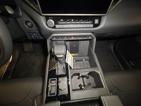 New 2026 Toyota Tundra Limited AWD/4WD image 11