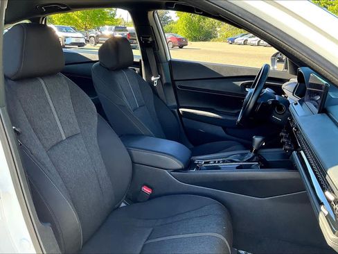 Used 2025 Honda Accord Sport image 8