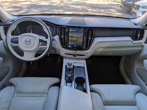 Used 2022 Volvo XC60 B5 Inscription w/ Advanced Package image 16