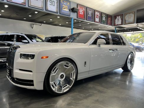 Used 2024 Rolls-Royce Phantom Sedan image 2