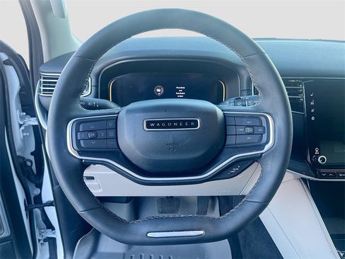 Used 2024 Jeep Wagoneer 4WD w/ Premium Group I image 11