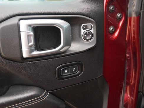 Used 2022 Jeep Wrangler Unlimited Sahara w/ Cold Weather Group AWD/4WD image 19