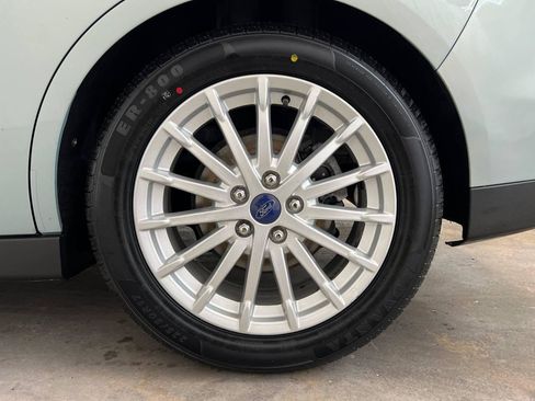 Used 2013 Ford C-MAX SEL FWD image 29