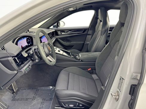 Used 2025 Porsche Panamera 4 w/ Premium Package image 17