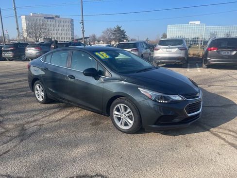 Used 2018 Chevrolet Cruze LT w/ Convenience Package image 7