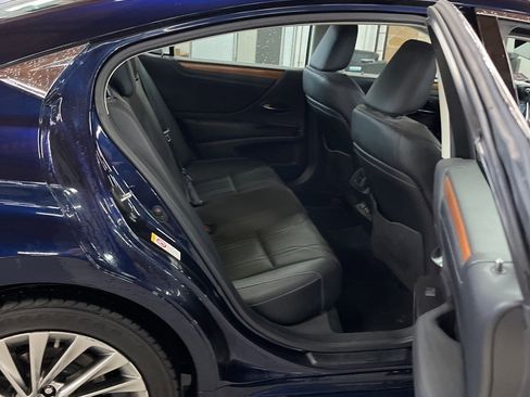 Used 2019 Lexus ES 350 Luxury w/ Accessory Package 2 image 17