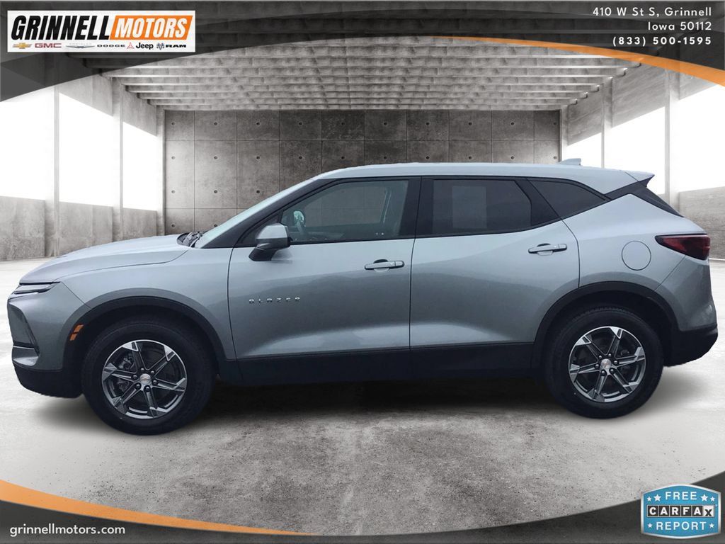 Used 2025 Chevrolet Blazer LT AWD/4WD image 8