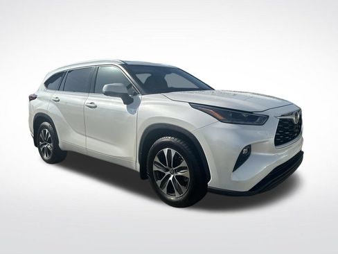 Used 2021 Toyota Highlander XLE FWD image 5