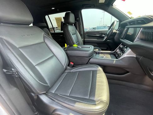 Used 2023 GMC Yukon XL Denali AWD/4WD image 28