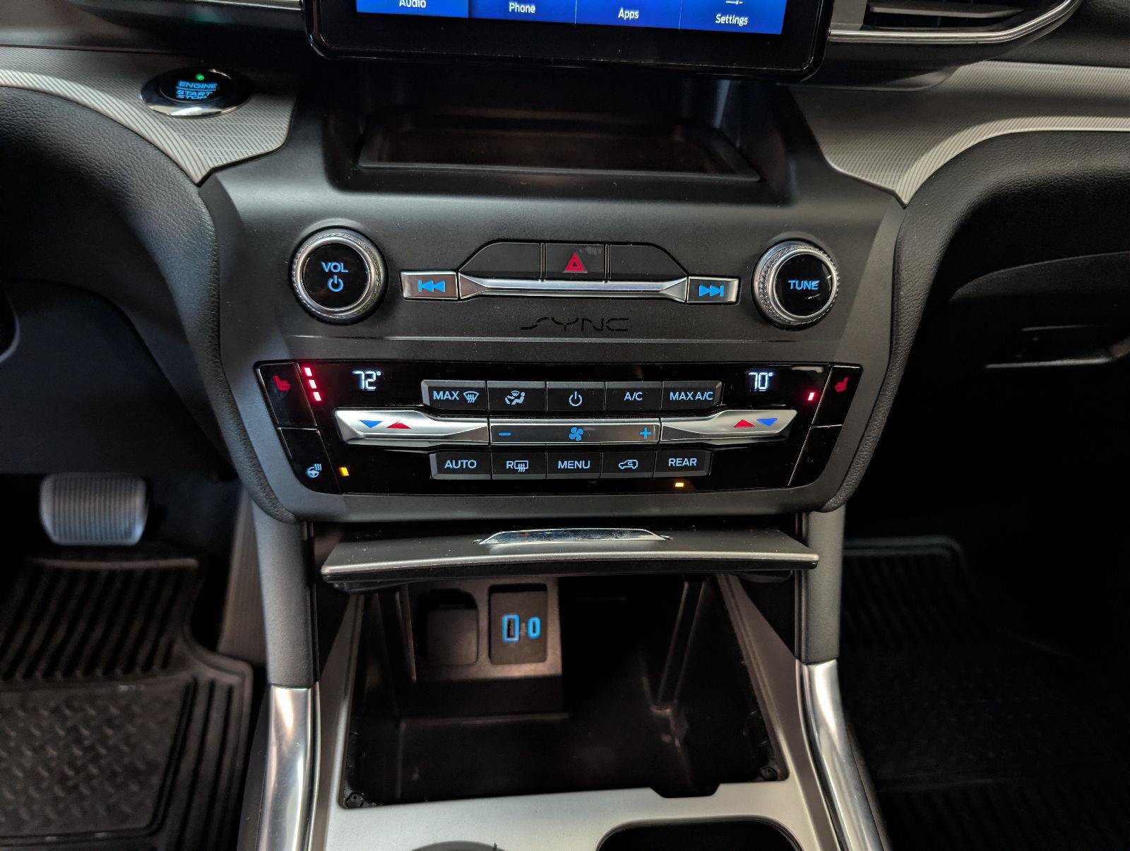Used 2020 Ford Explorer XLT w/ Equipment Group 202A AWD/4WD image 21
