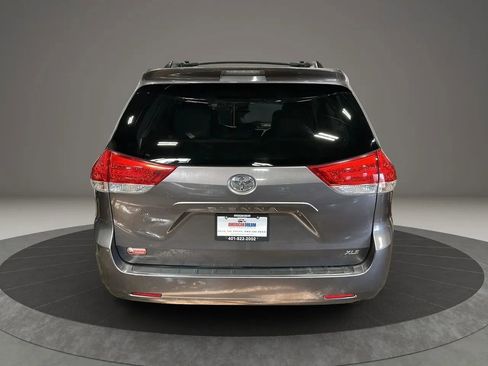 Used 2014 Toyota Sienna XLE image 4