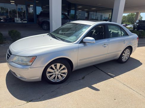 Used 2009 Hyundai Sonata Limited FWD image 2